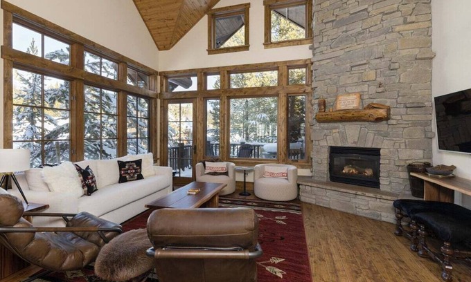 Spanish Peaks House | Luxury Ski In/Out | Chalet 49 | Spanish Peaks Club