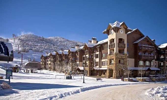 Avon Condo | Luxury Ski In/Out Condo! 2 Master Suites and a bedroom for 4 kids!
