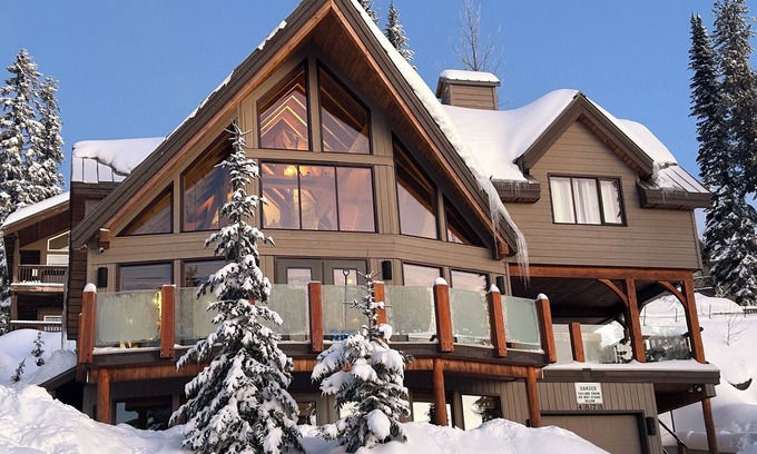 Snow Pine Estates Ski Chalet | Luxury Ski-in/ski-out Family Timberframe Chalet