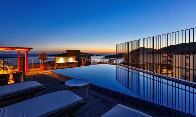Rafajlovici Apartment | Luxury Skyfall Penthouse
