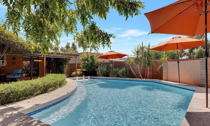 Camelback East House | LUXURY! SLEEPS 10 ARCADIA BILTMORE 3 BEDROOM HOME W/LARGE POOL & HOT TUB