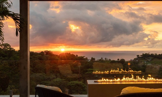 Valle Pura Vida House | Luxury+Sleeps 14+Pool+Rooftop Patio+Funky