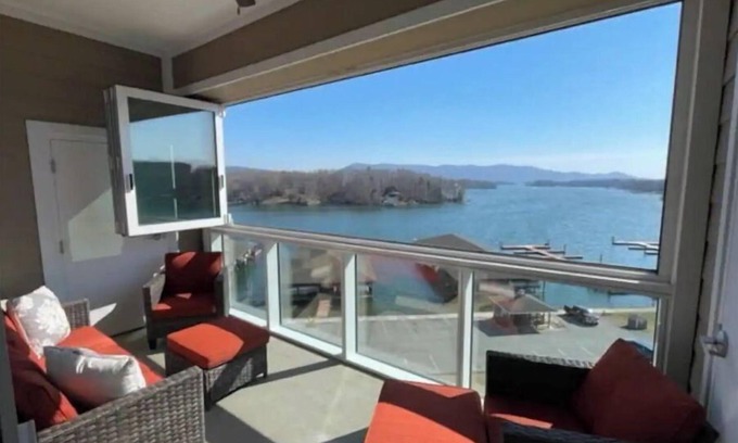 Huddleston House | Luxury Smith Mountain Lake Vacation Home