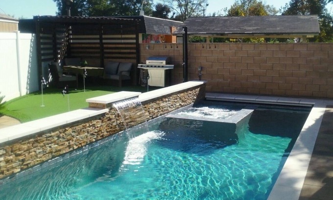 Pomona House | Luxury Spa Resort: Pool, Jacuzzi, Sauna, Waterfalls, Koi Pond, Putting Greens