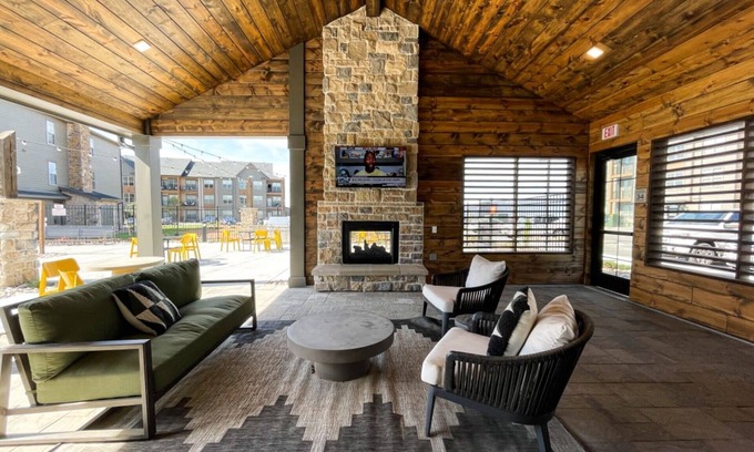 Colorado Springs Apartment | Luxury Spacious 2 Brm Pool, Gym, King Beds 204