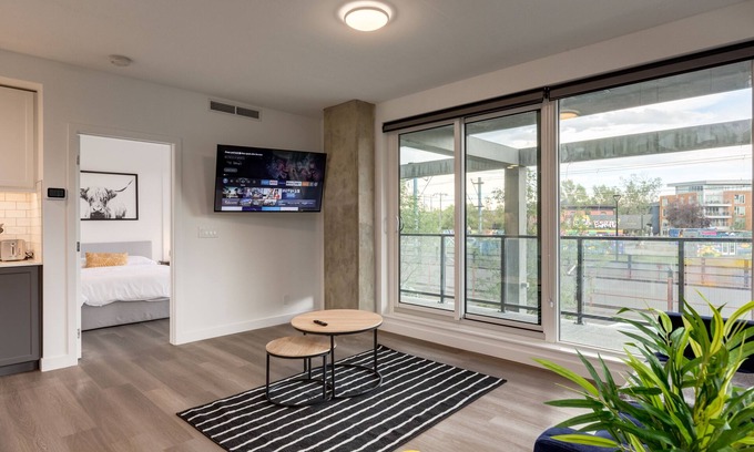 Kensington Apartment | *Luxury* Spacious 2BR+2Bath in Kensington