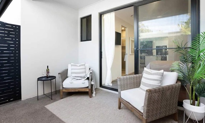 Peregian Beach House | Luxury Stay and Play -with Pool