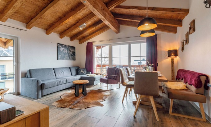 Piesendorf Apartment | Luxury stay with a great balcony
