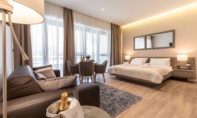 Bacvice Apartment | Luxury Studio Apartment Begonia in Split