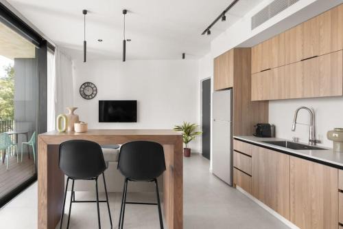 Tel Aviv Promenade Apartment | Luxury Studio Beach Flat 212