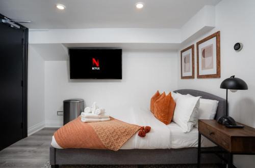 Parkdale Apartment | Luxury Studio Condo in Downtown Toronto Elm Street
