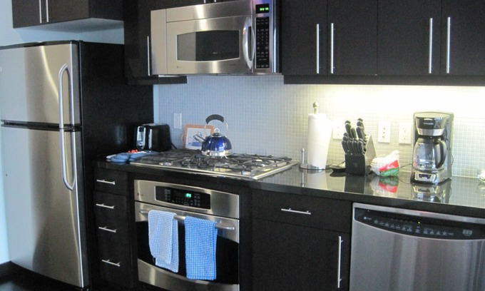 Financial District Apartment | Luxury Studio Condo - Excellent City Views. Includes Parking