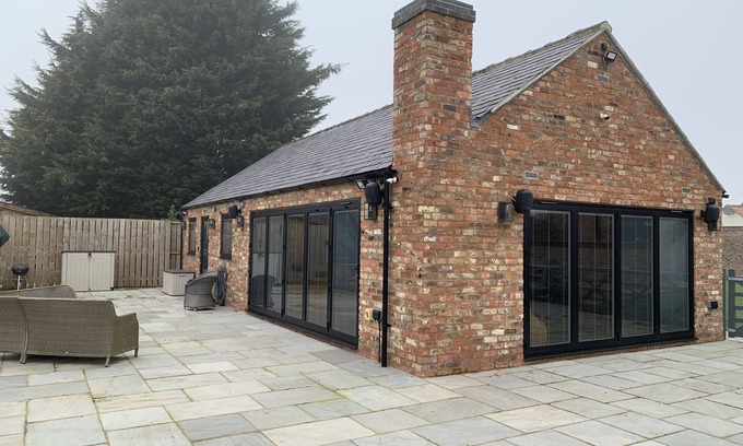 Skirpenbeck Apartment | Luxury Studio Cottage at Foot of Yorkshire Wolds