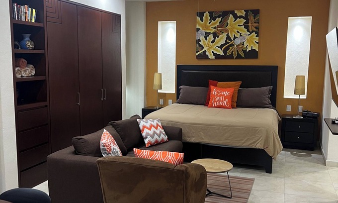 Emiliano Zapata Apartment | Luxury Studio in Center of Romantic Zone Fun! Fantastic Rooftop Views!
