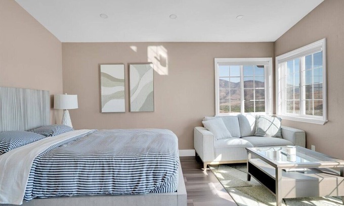 La Presa House | Luxury Studio with Lake Views and Spacious Balcony