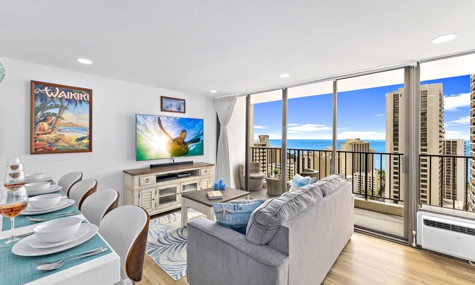 Waikiki Condo | Luxury Suite w/Ocean View in Waikiki + Free Parking!