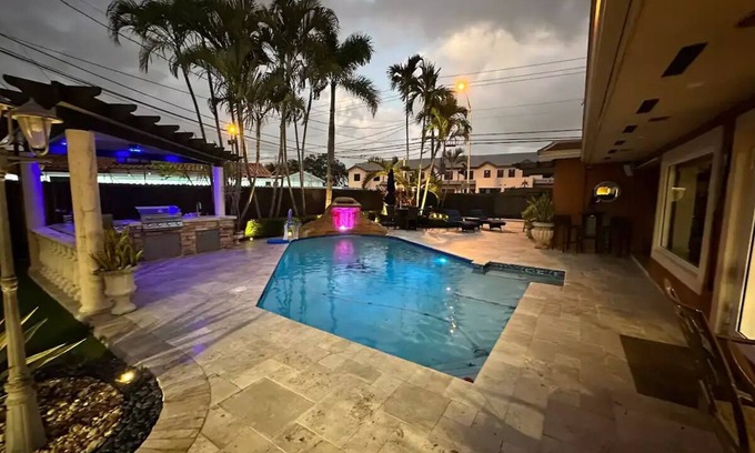 Hialeah Apartment | Luxury suite with private heated pool