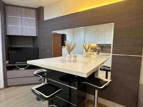 Tanjung Bungah Apartment | Luxury Suites 118 Island Plaza