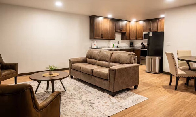 Brillion Apartment | Luxury Suites #5