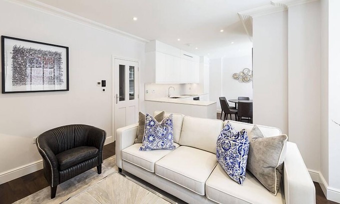 Ravenscourt Park Apartment | Luxury Three Bedroom Flat- (Lower Ground Floor)