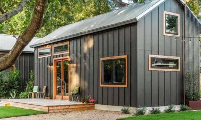 East Cesar Chavez House | Luxury Tiny Home - King Bed - 5 Min to DT