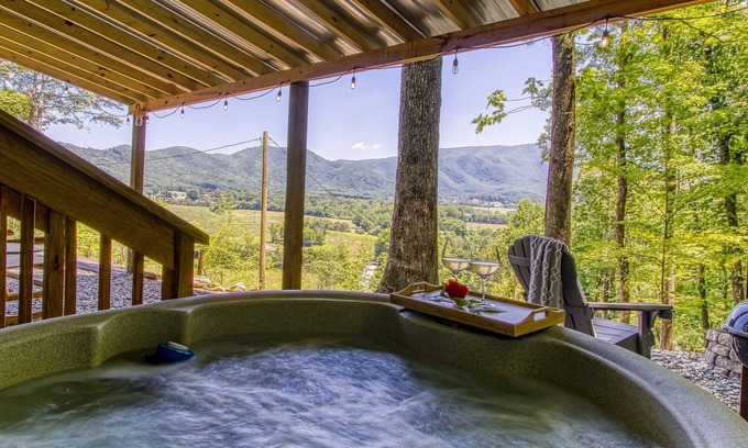 Gatlinburg - Pigeon Forge Cabin | LUXURY Tiny Homes-BEST VIEWS OF THE SMOKIES- Hot Tubs, Fire pits, Privacy