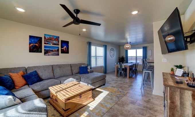 Moab South Valley House | Luxury Townhome in Moab with POOL Hot Tub WI-FI KING BED