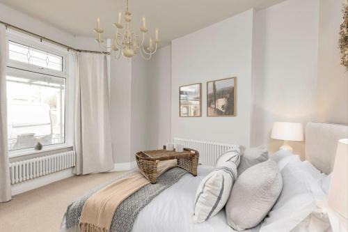 Grangetown House | Luxury Townhouse in Cardiff City Centre, 5 bedrooms, up to 12 guests