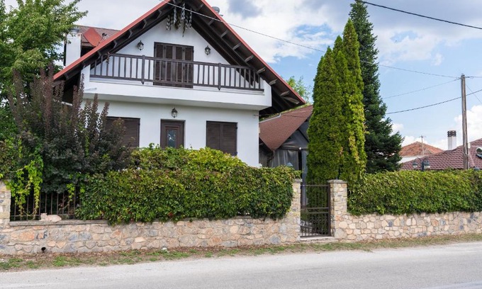 Kastoria Villa | Luxury Traditional Villa