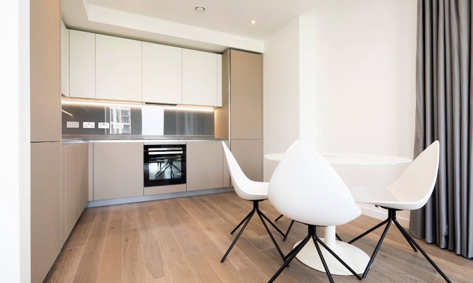 Stratford Apartment | LUXURY TWO BED APARTMENT IN STRATFORD VILLAGE, NEAR WESTFIELD , STRATFORD INTL