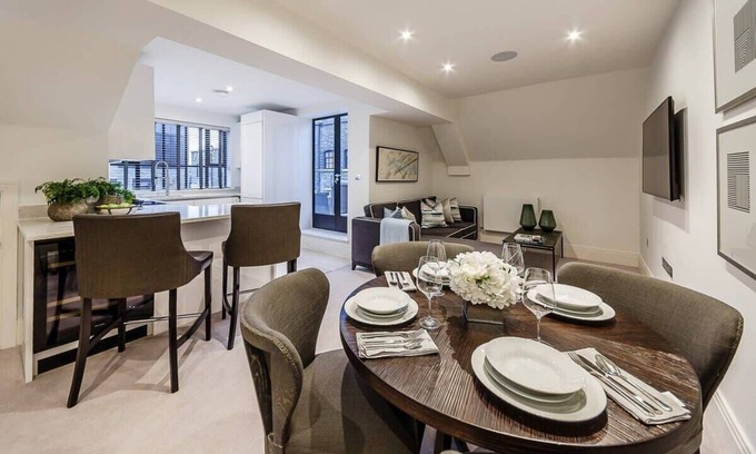 Hammersmith and Fulham Apartment | Luxury Two Bedroom Riverside Penthouse
