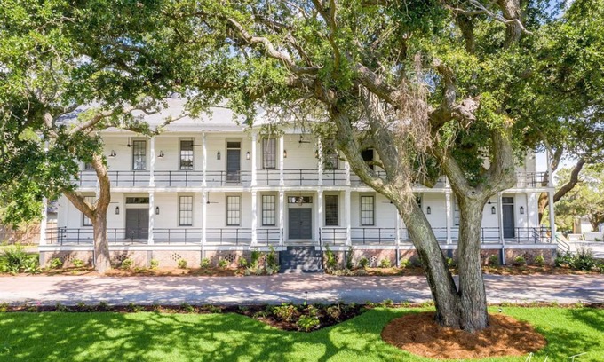 Tybee Island Condo | Luxury Tybee Condo with 2 King suites and Pool