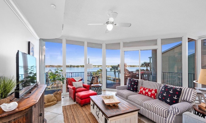 Gulf Shores Condo | LUXURY Unit/GOURMET KITCHEN With Room for Family and Friends and beautiful VIEWS