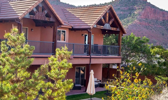 Kanab House | Luxury Vacation Home in Southern Utah with Pool and Hot Tub. Near Zion and Bryce