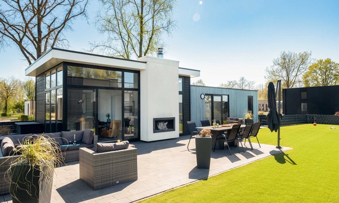 Hulshorst Ski Chalet | Luxury vacation home sea view Maximal Plus directly on Lake Veluwe