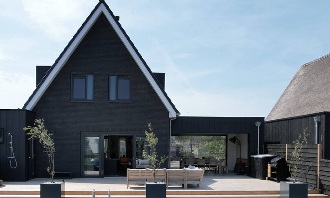 Stavoren Villa | Luxury vacation home including boat and heated veranda in Stavoren