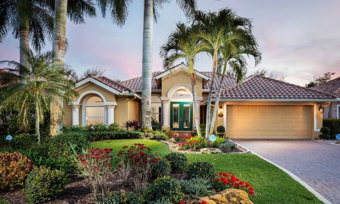 Central Naples House | Luxury Vacation Home Rental Briarwood, Naples, Florida
