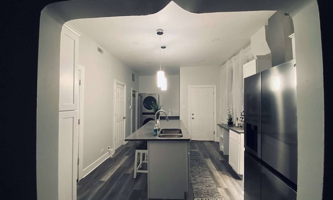 Little Village Apartment | Luxury Villa 10 minutes to Downtown