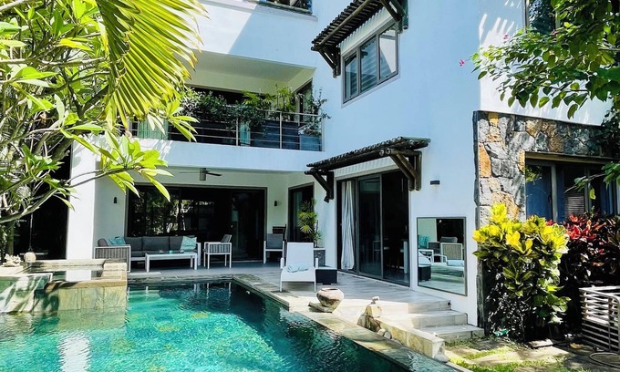 La Mivoie House | Luxury villa 150m of the beach with heated swimming pool