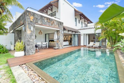 Mont Choisy Villa | Luxury Villa - 2 minutes walk from the beach