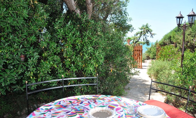 Albinia Villa | Luxury Villa 20 steps from the beach.