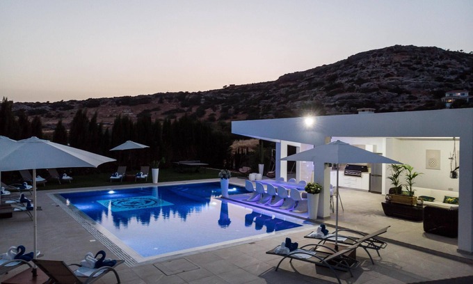 Peyia Town Villa | Luxury Villa 5 Star 7 Bdrm Private Villa: HotTub, SeaViews, Pool, Gardens