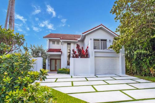 South Lake Villa | Luxury Villa 5BR and 3BR in Hollywood Lakes near Beach