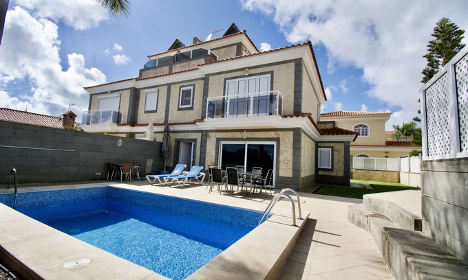 Sonnenland Villa | Luxury Villa 7-2, with all the amenities for a perfect vacation.