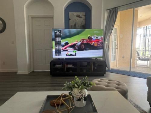 Calabay Parc Villa | Luxury Villa - 75 inch smart TV, Upgrades throughout! 20 minutes to Disney