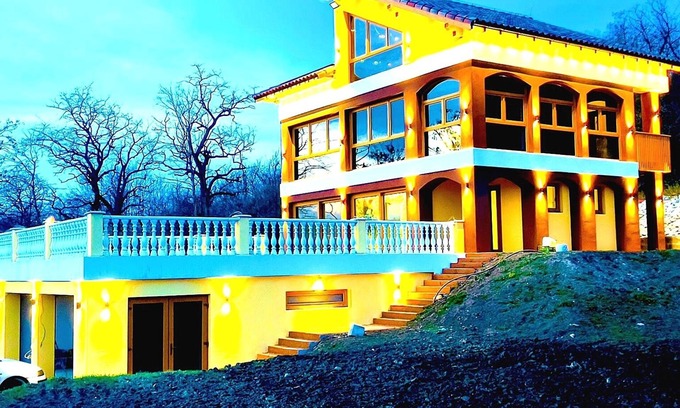 Bielovce Villa | Luxury Villa Beelvita – Relaxing, Jacuzzi, Nature, WiFi, Parking