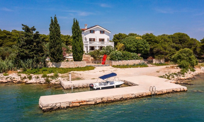 Betina Villa | Luxury Villa Bella Vista with Swimming Pool
