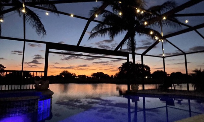 Burnt Store Villa | Luxury Villa, Heated INFINITY-EDGE SALT POOL on Golf Course lake