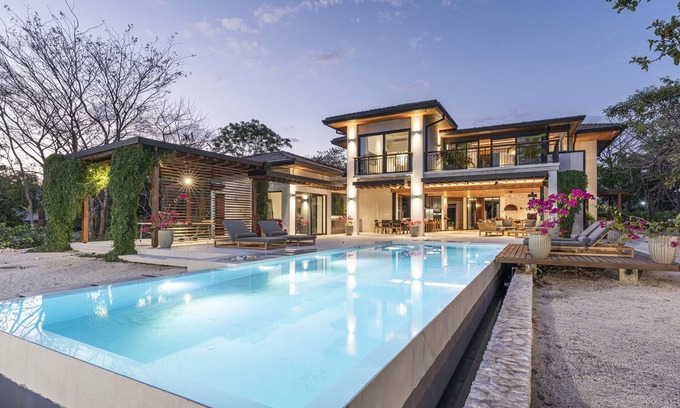 Tamarindo Villa | Luxury Villa in Hacienda Pinilla. Walk to beach.