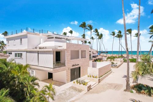 Bavaro Villa | Luxury Villa in Bávaro Just on the Beach